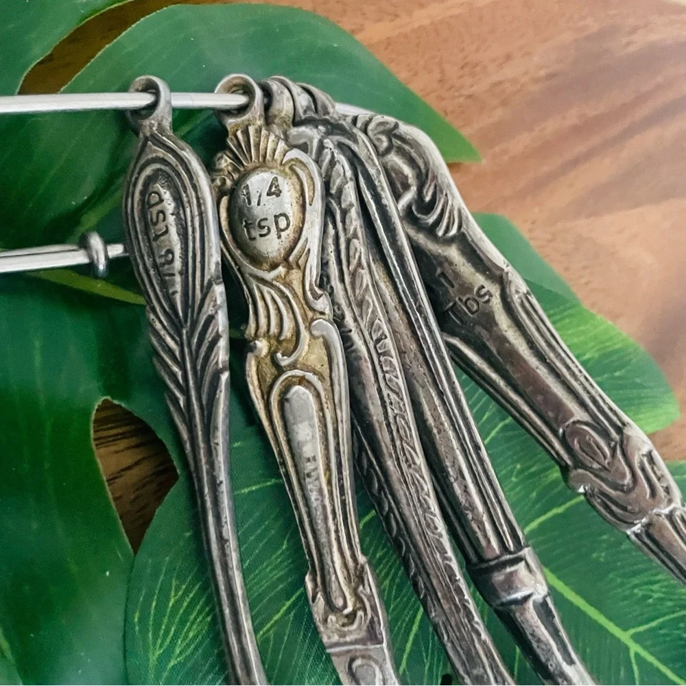 Anthropologie antique retro vintage style measuring spoon set of 5 safety pin